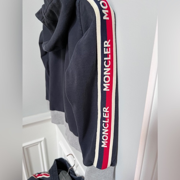 8 year old Moncler Kid's hoodie - Picture 7 of 7